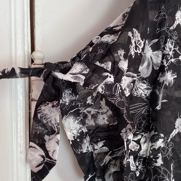 NWT Unique Vintage Button Up - Picture 3 of 6